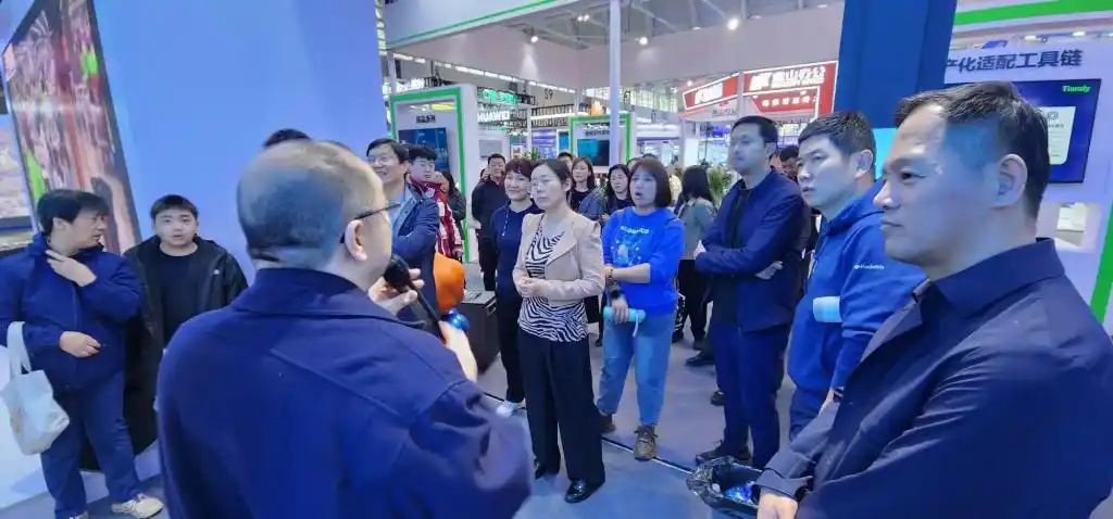 Zhowcase实时面容翻译演示效果